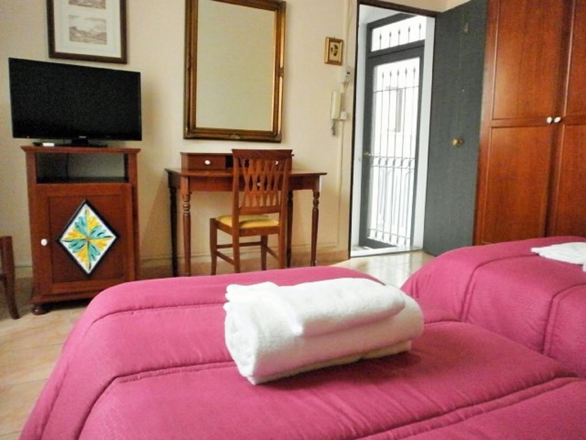 I Cappuccini Rooms Catania Bagian luar foto